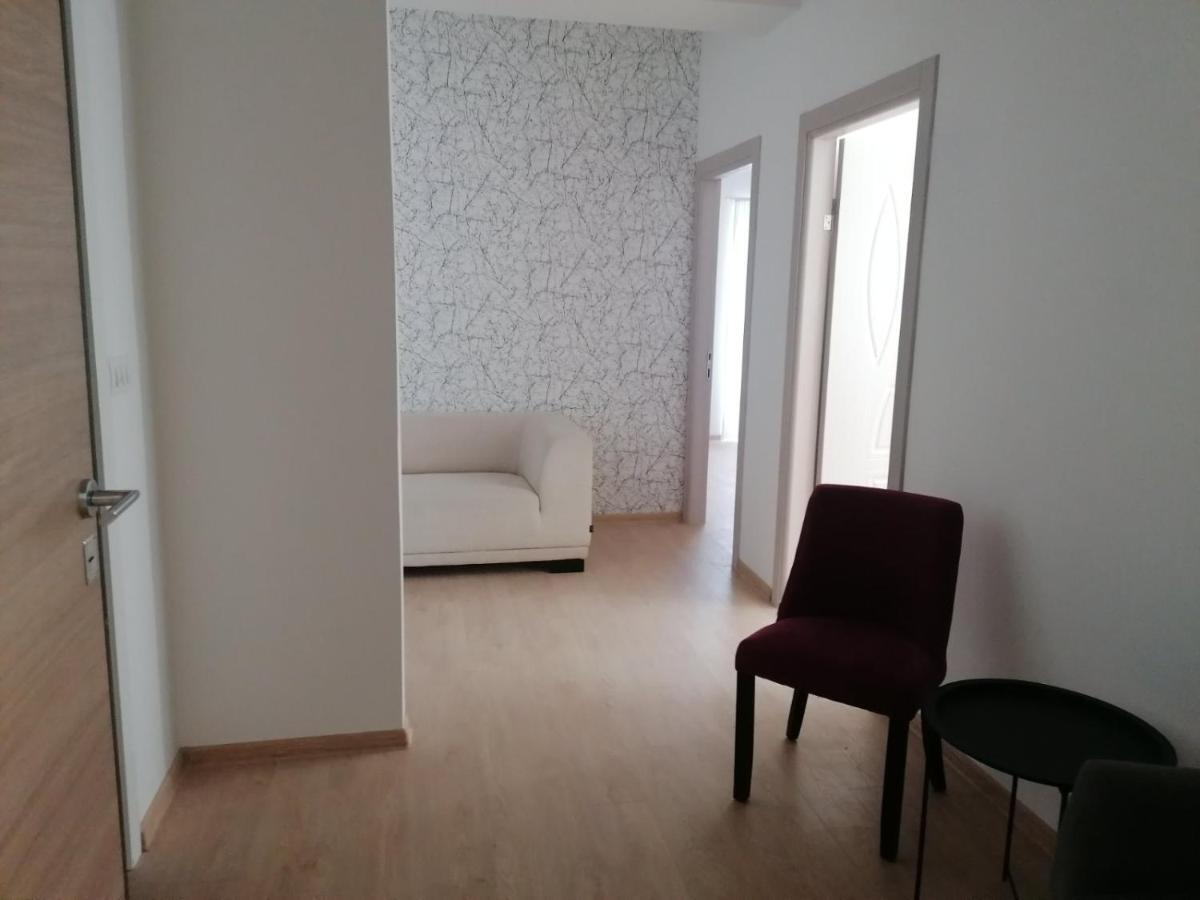 Hostel Denica Skopje Esterno foto